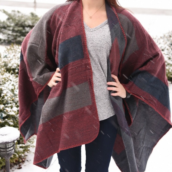 NWOT BB Dakota Burgundy Poncho - Picture 2 of 3